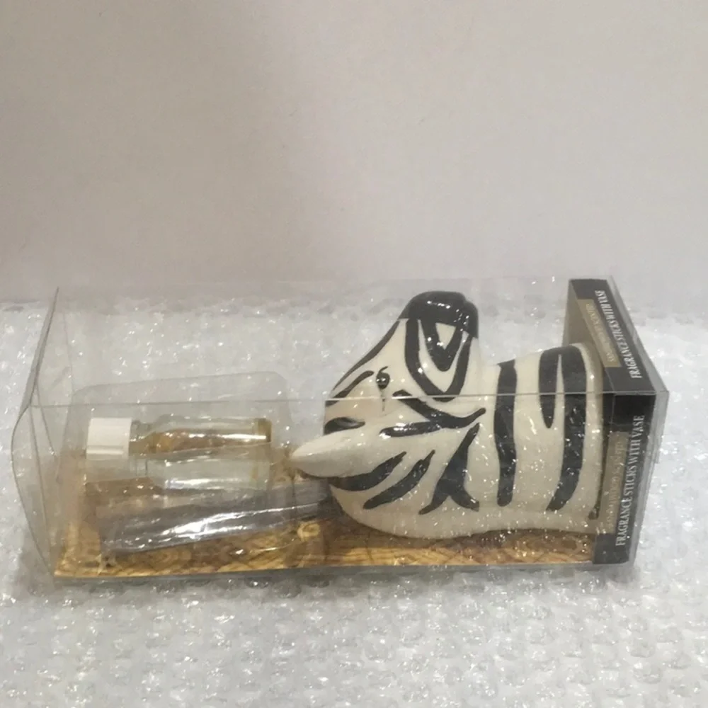 Zebra Diffuser with Essential Oil Sandalwood Fragrance Gift Set Black White